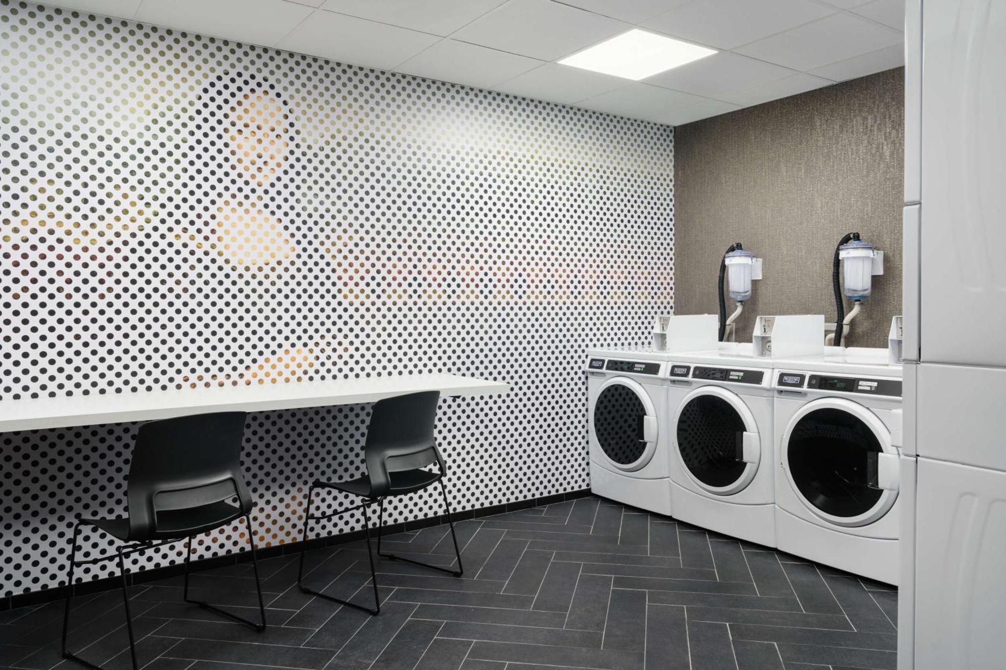 Homewood Suites By Hilton Raleigh Downtown Exteriör bild